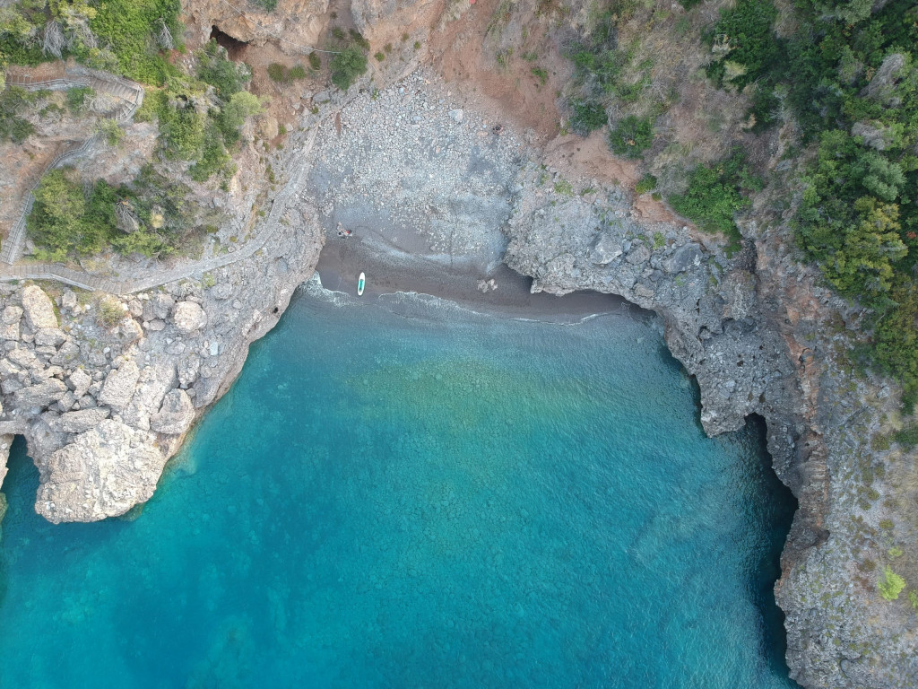 Bucht in Italien einsam Drohne