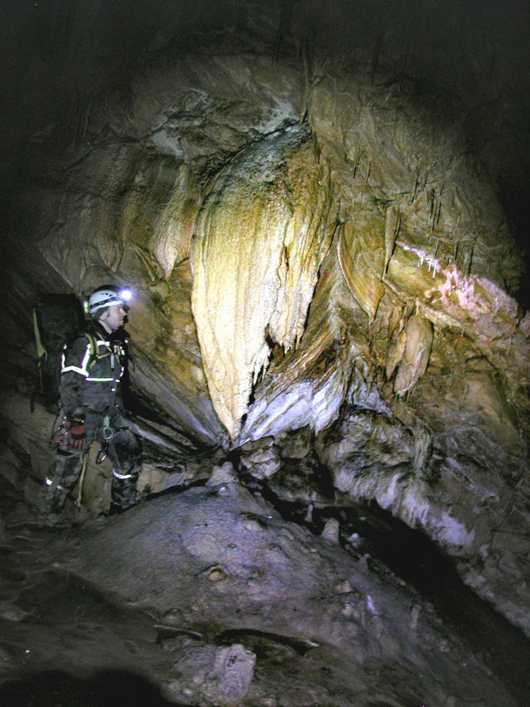 Höhle unter der Erde Befahrung