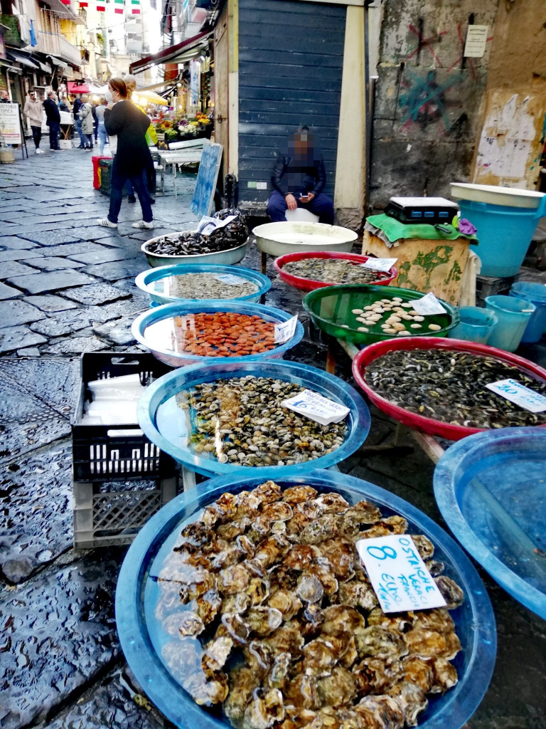 Fischmarkt Neapel Porta Nolana Muscheln