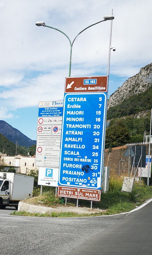 amalfatina costiera Küste Meer Italien Straßenschild