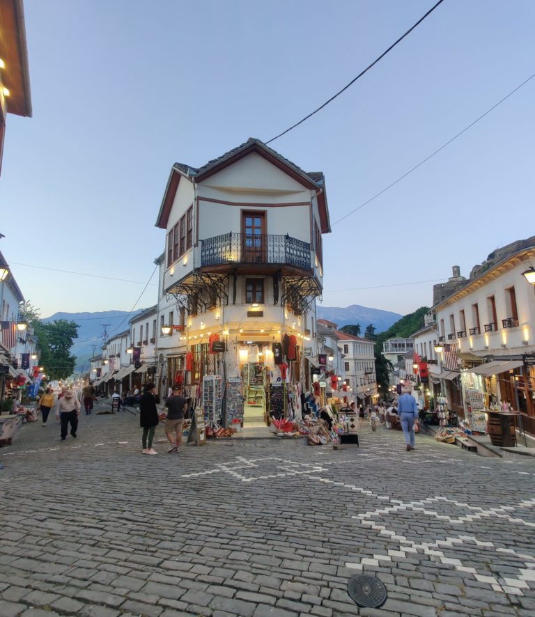 Mehr über den Artikel erfahren Albanien mit dem Womo entdecken – Gjirokastra