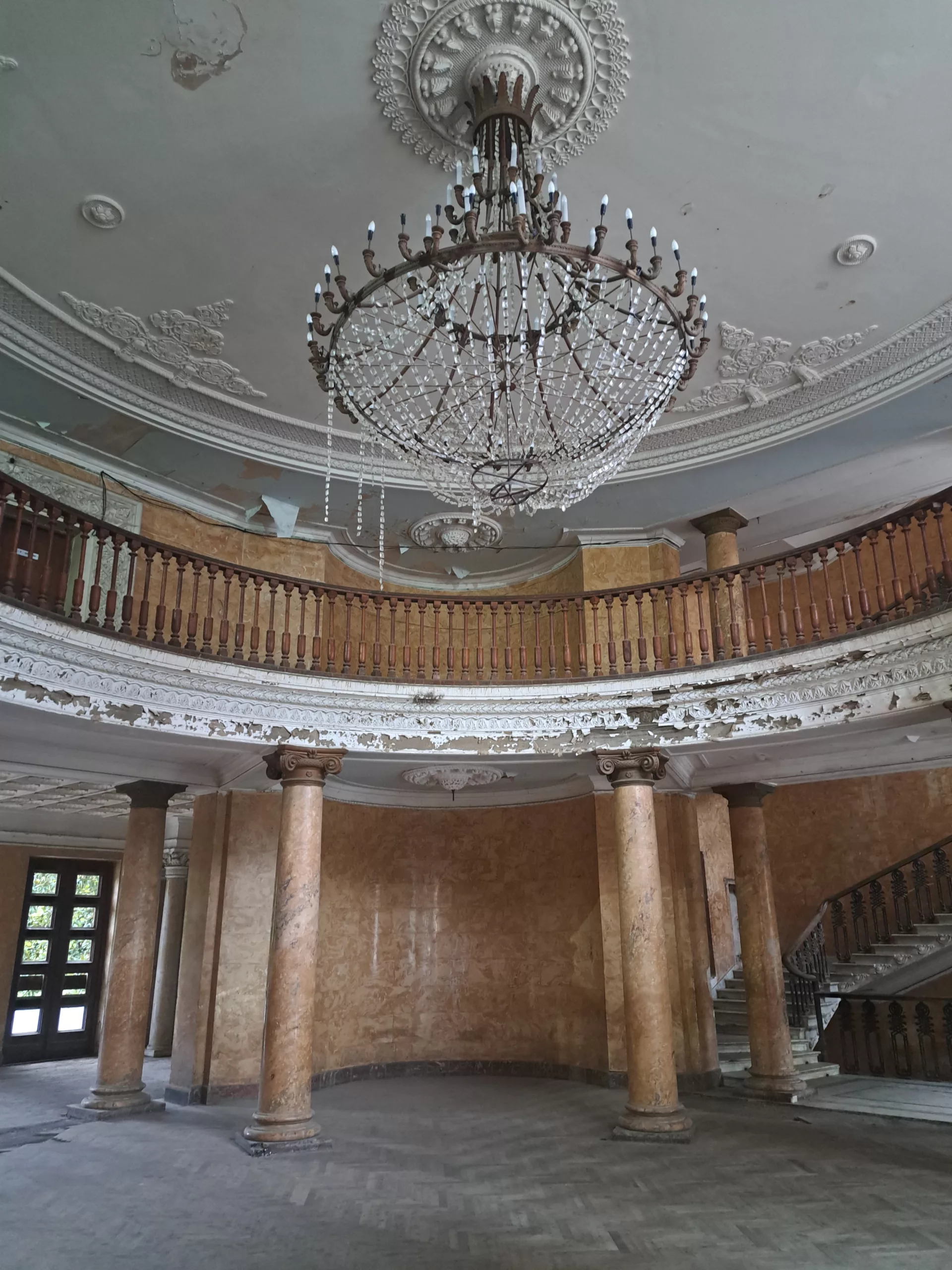 Mehr über den Artikel erfahren Lost Place Georgien – Sanatorium Metallurgist
