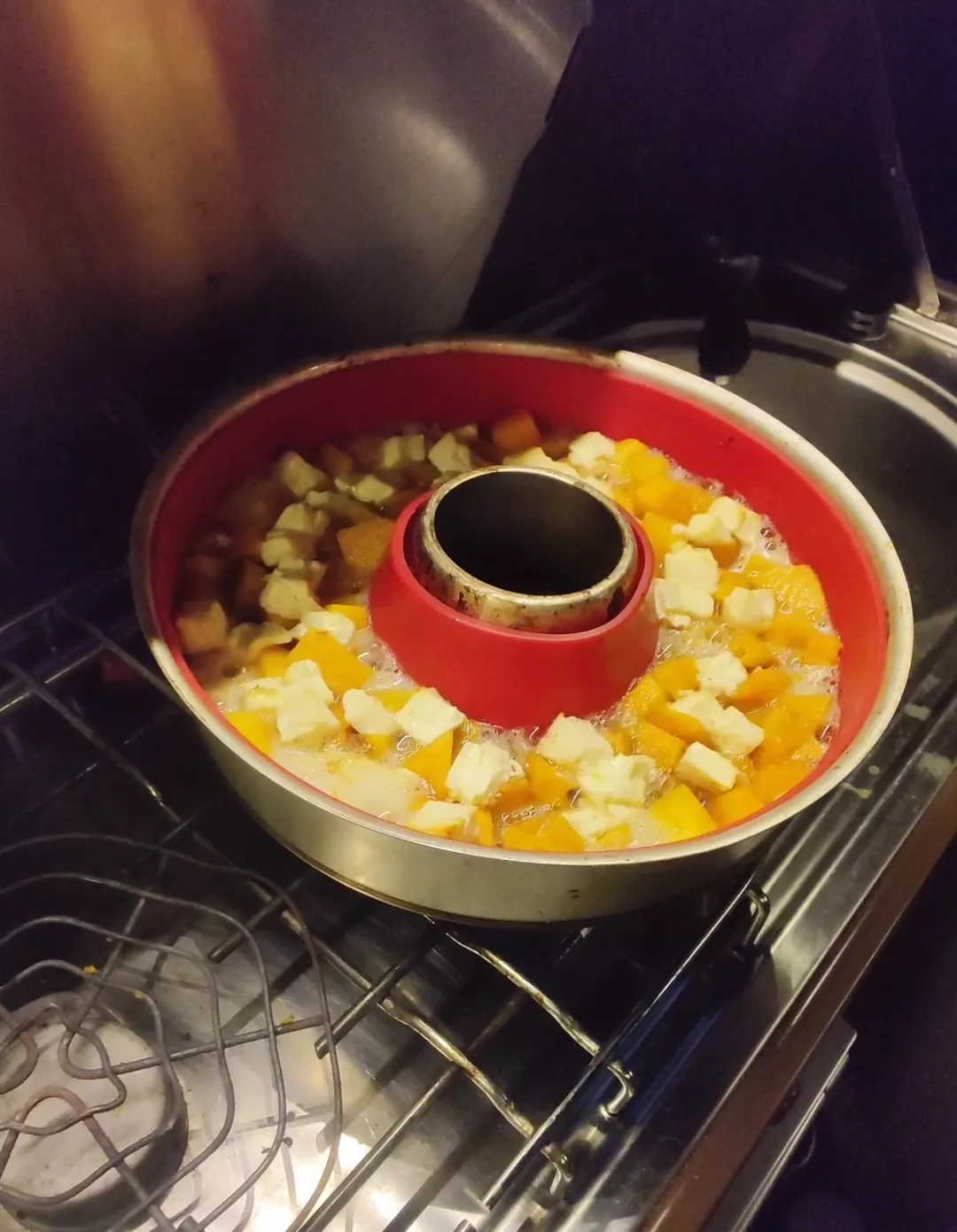 Mehr über den Artikel erfahren Omnia- Kürbis mit Feta in Zimt-Honig-Marinade